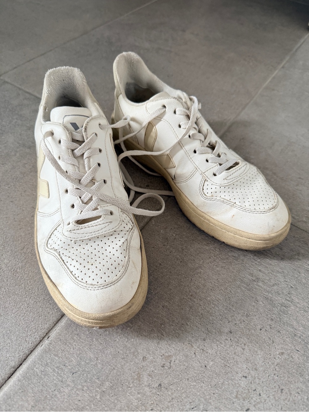 Veja Women's White and Beige Low-Top Sneakers